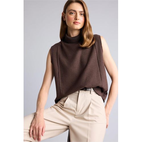 Regular Fit High Neck Knit Tank Top