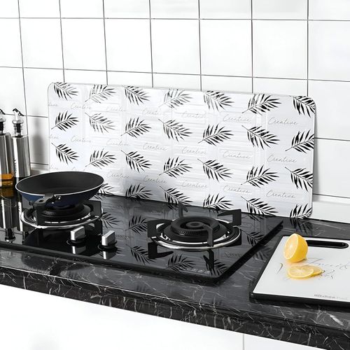 Oil Splatter Screen - Essential kitchen tool for mess-free cooking on gas stoves, with a durable rim for full pan coverage and easy cleaning maintenance