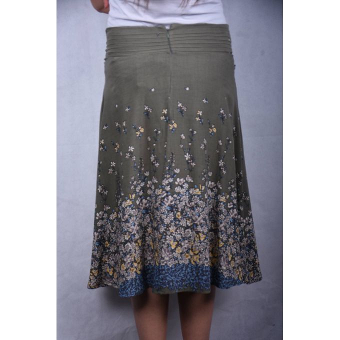 اشتري Coctail Midi Floral Skirt - Olive في مصر