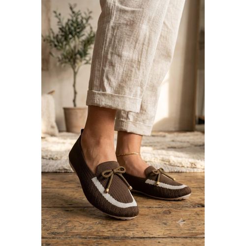 Women's flat ballet shoes, comfortable and elegant, made of high-quality fabric.- Brown.