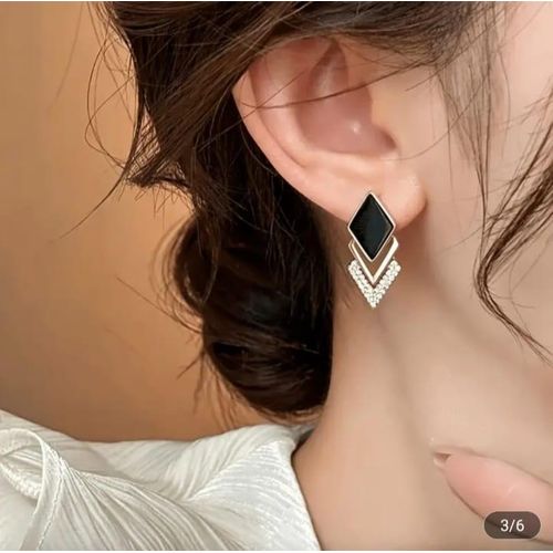 Elegant Geometric Black and Shimmering Crystal Stud Earrings