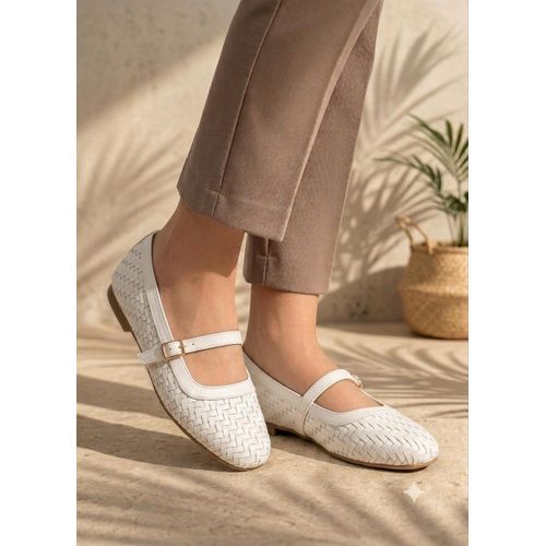Flat shoes- white