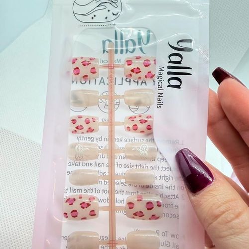 Cat Eye Press On Nails with Artistic Design Salon Finish Magnetic Effect Glossy False Nails, Short Length 12 Designs and Colors (White & Pink Chettah)