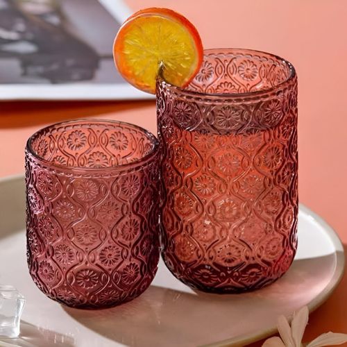 Crystal-casses serving kit decorated with bright tidal touchs reflecting luxury and highness and turning normal drinking moments into a stylish property experience full of glitter and beauty