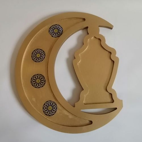 طبق تقديم الطعام والمكسرات والحلويات شكل هلال وفانوس ملتصقين