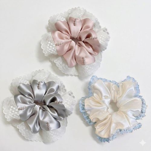 3 large tok satin decorated with lace, high material and for daily use