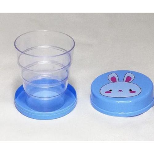 A foldable plastic cup with a lid for schools, work, and trips. Easy to put in a bag to prevent exposure to infection. Color unspecified.
