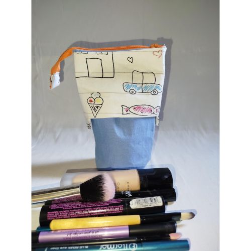 Makeup pouch fabric and with linen