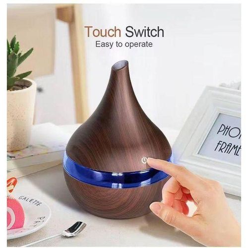 An elegant diffuser with a wooden touch that makes the place smell fresh and adds a chic touch to the decor at the same time.