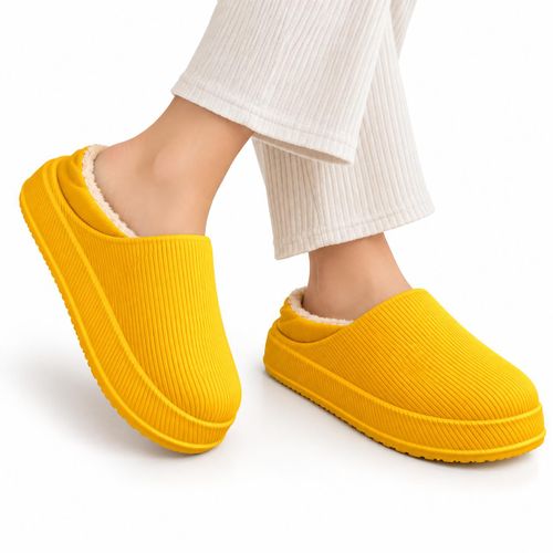 Women’s Winter Fur-Lined Clogs, Comfortable Quilted Slip-On Shoes with Cozy Lining and Durable Sole