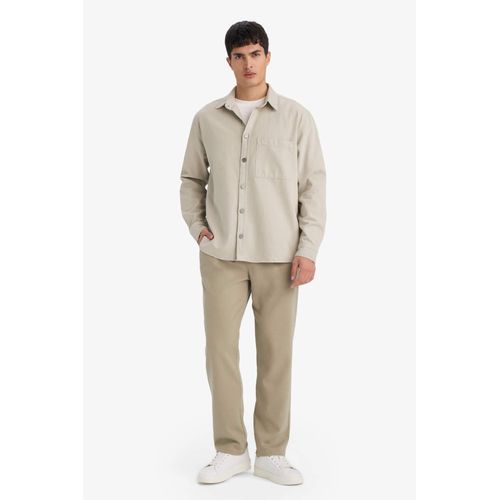 بنطلون قصة عادية ورجل عادية