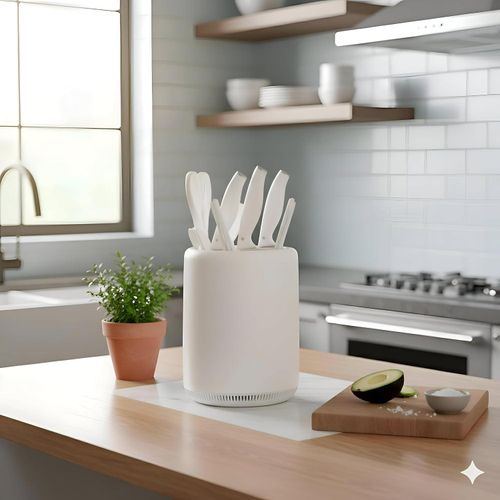 Agility Knives and Staples - a combination of knife, spoon, fork and 20cm stainless steel descriptive for clean surface and durable performance