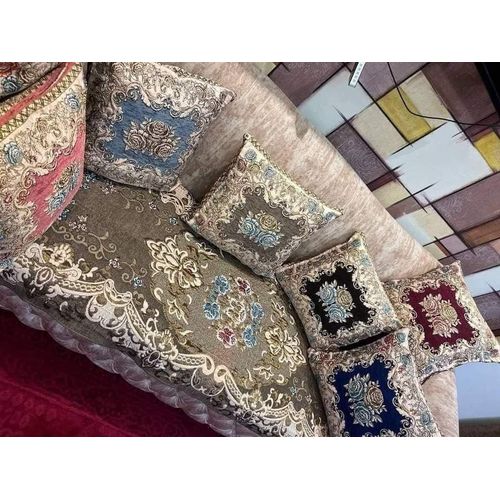 Set of 2 double-sided tapestry cushions, both sides with the same pattern - size 45cm x 40cm, with zippers, no filling.