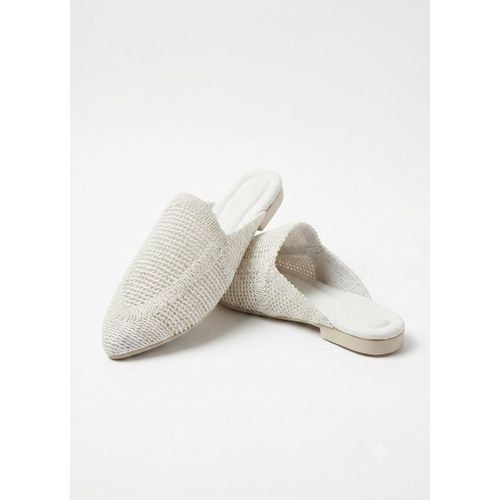 Women's Summer Flat Shoes - Comfortable and Stylish Mesh Slippers - Off-White