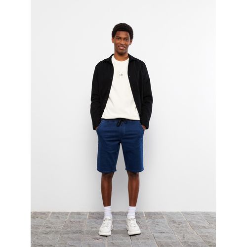 شورت جينز للرجال بتصميم قياسي من LC Waikiki