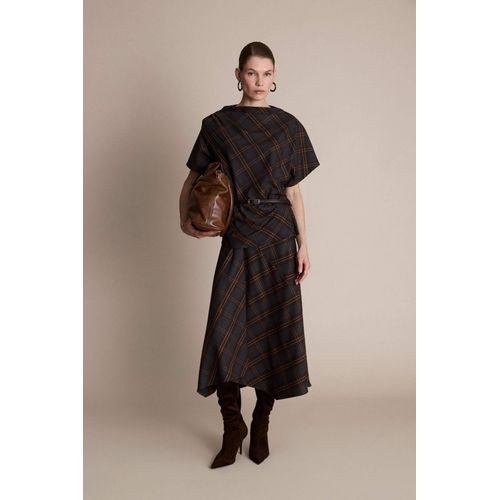 تنورة ميدي بنمط مربعات وقصّة ضيقة بخصر عادي