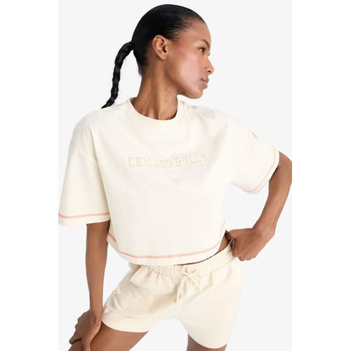 NBA Chicago Bulls Cropped Fit Bisiklet Yaka Sporcu Kısa Kollu Tişört