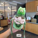 product_image_name-Generic-زجاجة مياه للأطفال 600 مل بغطاء محكم وشاليموه مع جراب وحمالة كتف – لون اخضر-1