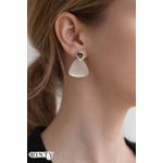 product_image_name-Generic-حلق أنيق باللون الأبيض المطفي مع لمسة فضية يمنح الإطلالة هدوءًا ورقيًا.-1