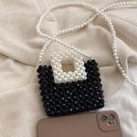  حقيبة يدوية مصنوعة من الخرز - أوف وايت مع أسود