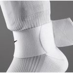 product_image_name-Nike-Guard Stay 2 Football Sleeve   SE0047-101 -1