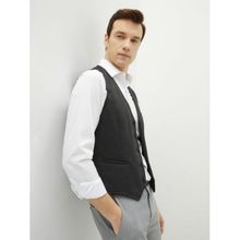 اشتري LC Waikiki Slim Fit Mens Classic Vest في مصر