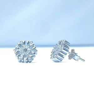 Sparkling Snowflake 925 Sterling Silver Stud Earrings – Elegant Cubic Zirconia Floral Design
