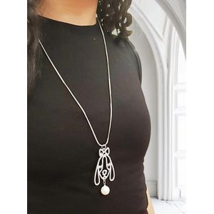 قلادة طويلة مع قلادة مزينة بشكل وجه جرو لطيف ولؤلؤ