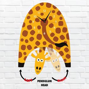 ساعة حائط ببندول متحرك بتصميم زرافة مع رأس متحرك، ألوان زاهية وجودة عالية، حركة هادئة بدون صوت، سهلة التعليق، تضيف لمسة ديكور جذابة وتناسب جميع الأذواق