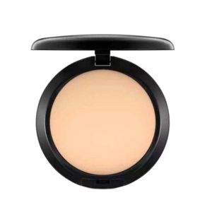 MAC STUDIO FIX POWDER PLUS FOUNDATION NC20 NC20