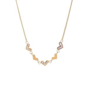 قلادة قلب ستيللا