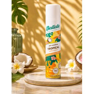 Batiste شامبو جاف Tropical Coconut بخاخ 200 مل - انتعاش للشعر برائحة جوز الهند الاستوائية - التحكم في الدهون وزيادة الكثافة - تركيبة خفيفة بدون بقايا - مناسب لجميع أنواع الشعر