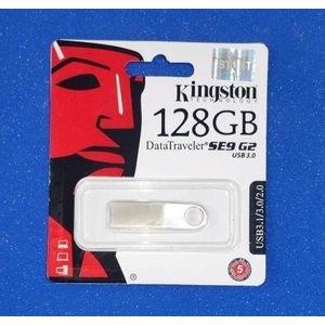 فلاشة كينجستون DataTraveler SE9 G2 سعة 128 جيجابايت USB 3.0 - فضي