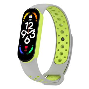 سوار بديل من السيليكون الناعم القابل للتعديل والتهوية لساعة شاومي مي باند 5/6 للرجال والنساء، متوفر بلونين (رمادي/ليموني).