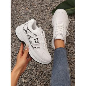 vbranda A stylish women's sneaker that blends a modern look with practical comfort.L-21-BLACK