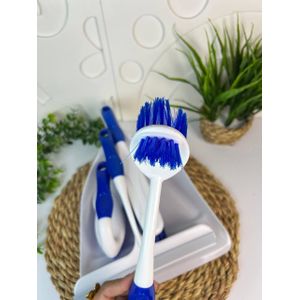 مكنسة ومجرفة مع فرشتين للتنظيف وماسحة زجاج