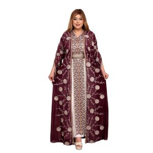 عباءة نسائية فاخرة بلون 3NABI مع تطريز ذهبي وحزام مطابق، تصميم أنيق للمناسبات الرسمية واليومية