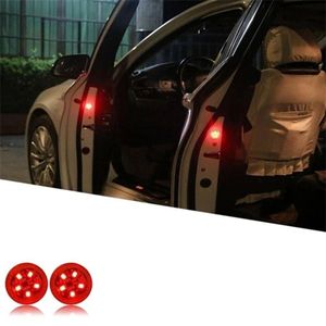 طقم إضاءة LED لتحذير أبواب السيارة (قطعتين) - لمبات تنبيه مغناطيسية تلقائية عند فتح الباب - إضاءة ستروب قوية لمنع التصادم والحوادث - لاسلكية تماماً وتعمل بالبطاريات - سهلة التركيب.