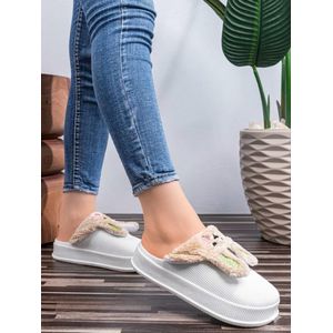 شبشب كلوجز نسائي فرو بتصميم أرنب - نعل سميك مريح - أبيض