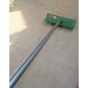 فرشاة بلاط مع عصا معدنية طويلة