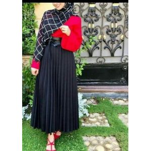 Plesse Cloche Pocket Black Color.