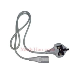 كابل طاقة (Power Cable) يستخدم عادة لتوصيل أجهزة الكمبيوتر، الشاشات، أو بعض الأجهزة المنزلية بمصدر الكهرباء.