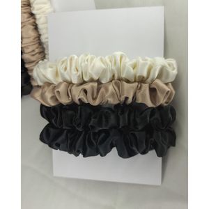 طقم مكون من 4 توك شعر ساتان ميني– أوف وايت، تاوب وأسود