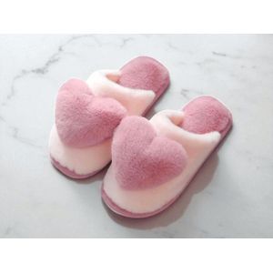 شبشب فرو شتوي للنساء بشكل قلب مصنوع من مواد ذات جودة عالية