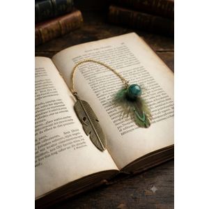 Elegant Feather-Design Metal Bookmark – A distinctive accessory for reading enthusiasts and a gift for book lovers.