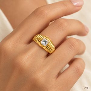 3Diamonds خاتم حريمي جولد بليت قابل للتعديل بحجر شفاف مستطيل، تصميم شيك ومميز كإكسسوار أنيق للبس اليومي والسهرات والهدايا ولوك فاخر عصري