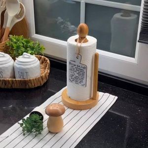 حامل مناديل ورقية عمودي من خشب البامبو الطبيعي بتصميم قائم بذاته، رف تعليق مناديل المطبخ، حامل بكرة مناديل خشبي مع قاعدة مضادة للانزلاق لتناول الطعام وغرفة المعيشة