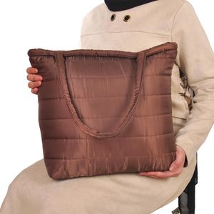 حقيبة كتف ناعمة مصنوعة من النايلون المنقوش - بني