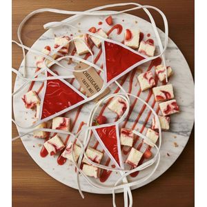 Women’s Edible Lingerie with Strawberry Cheesecake Flavor and an Attractive Scent – Soft Women’s Underwear – Romantic and Feminine Design Suitable for All Women