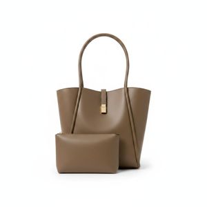 A stylish women's handbag in a luxurious brown color with a matching additional wallet a modern and practical design with a spacious size, perfect for everyday looks.